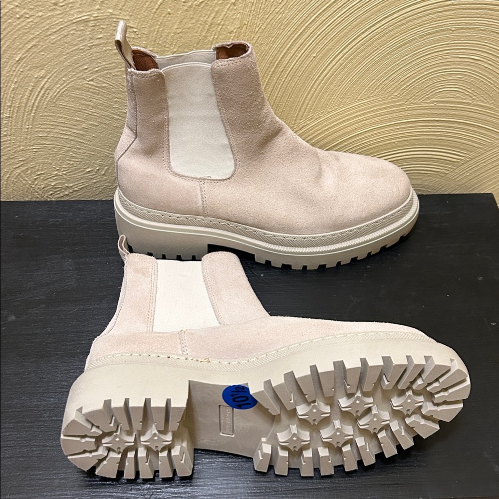 Cream Shoe The Bear Chelsea Boots with Chunky Sole Ladies Size 10.5 - NWOT
